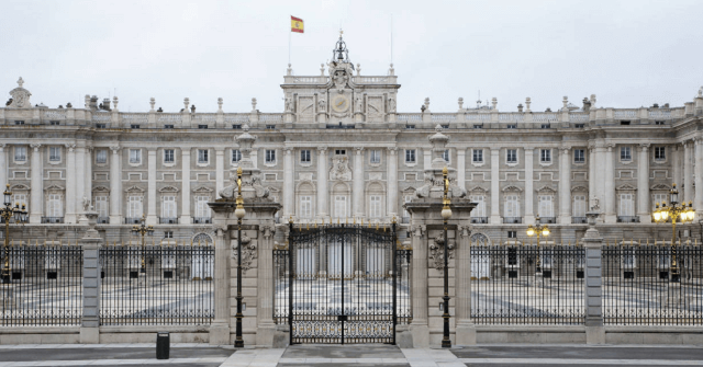 Relevo solemne y cambio de guardia en el Palacio Real