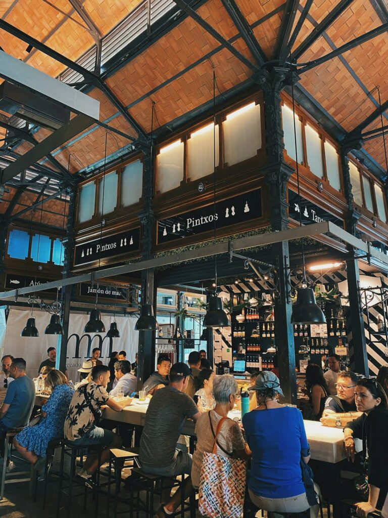 Mercado de tapas en Madrid, plan gastronómico en pareja
