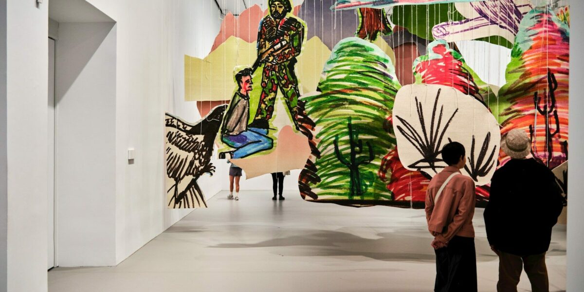 Visitantes en una de las exposiciones en La Casa Encendida en Madrid