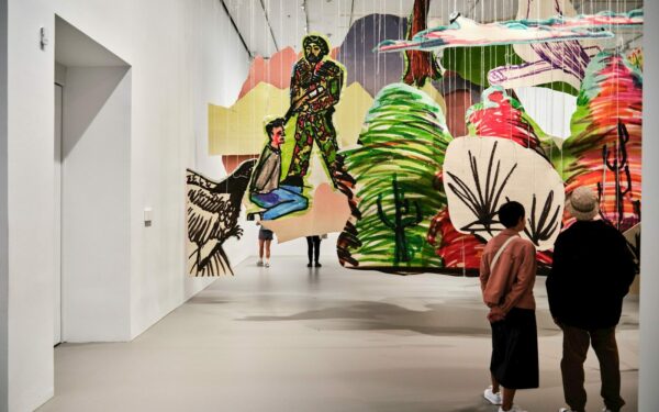 Visitantes en una de las exposiciones en La Casa Encendida en Madrid