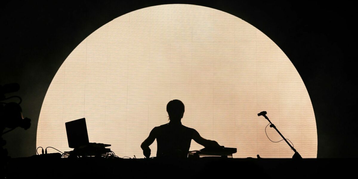 Time Warp Spain DJ con luna en pantalla en IFEMA Madrid